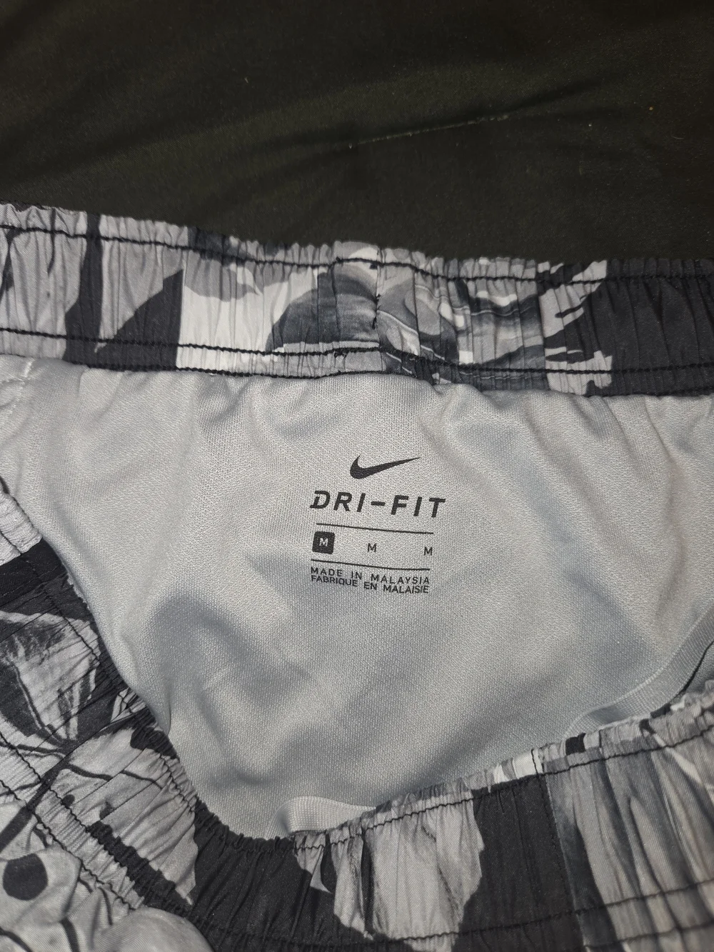 Nike Dri-FIT Womens Medium Running Shorts Black White Tropical Leaf Print - Picture 5 of 7